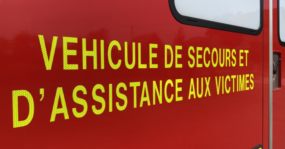 Accident à Pontarlier : une voiture termine renversée sur le toit