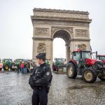 "On ne va pas s'arrêter là, nous sommes déterminés" : à Paris comme à Tours, les agriculteurs expriment leur colère