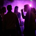 Incendie à Crans-Montana : les conditions de l’accident comparées aux normes des discothèques françaises