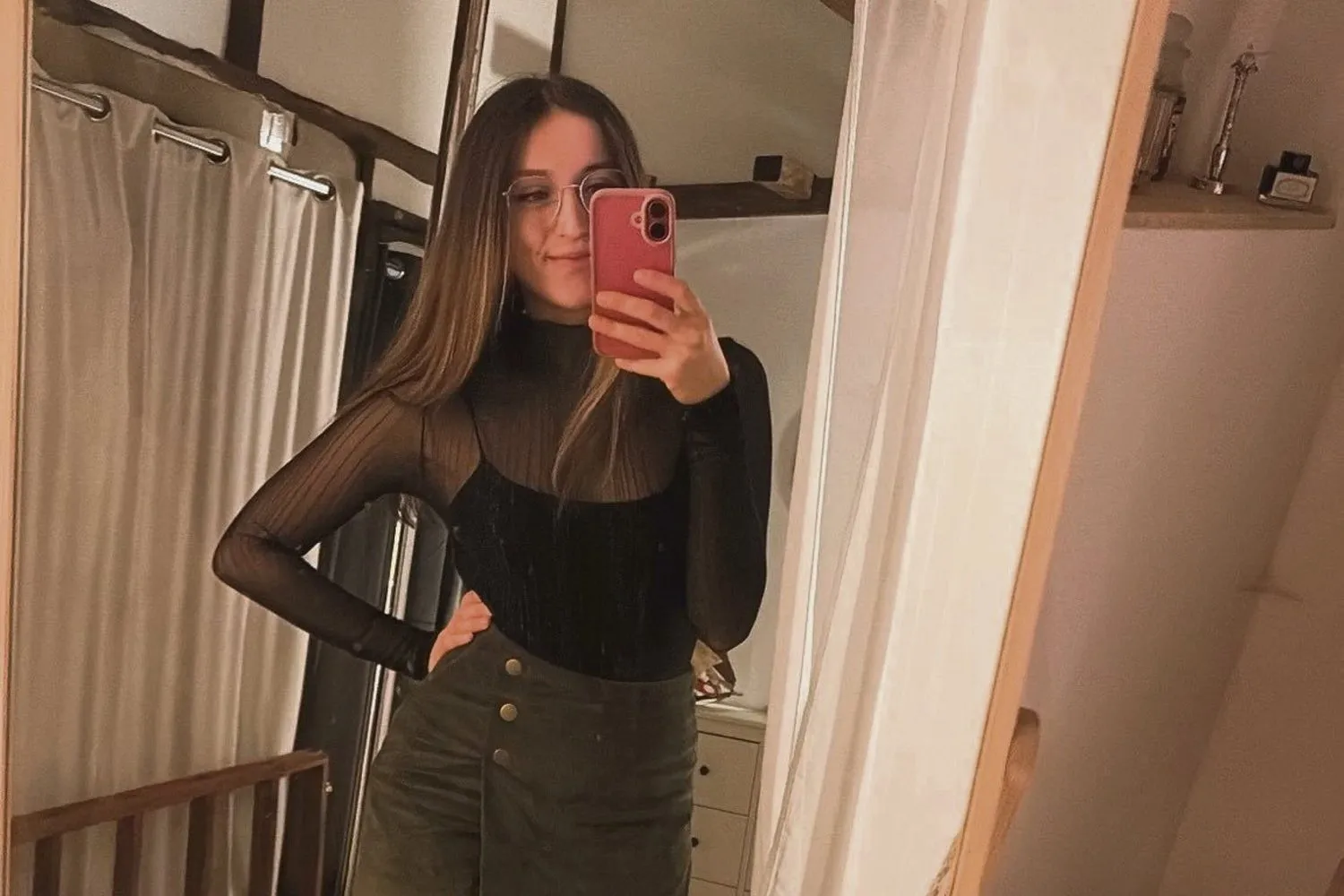 Fafa, la streameuse, dénonce les deepfakes sexuels créés par Grok, l'IA d'Elon Musk.