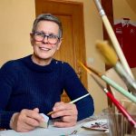 Ferrette. À 64 ans, elle lance son activité de fabrication de maisonnettes en bois