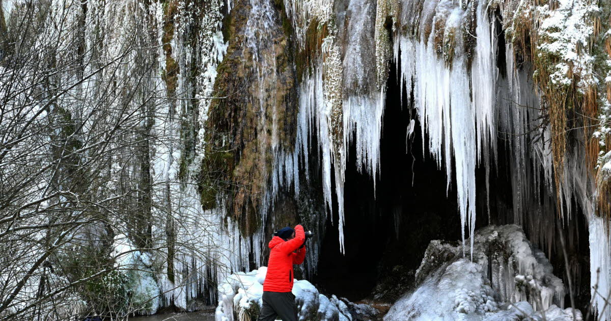 Jura : la « cathédrale de glace » capturée par le photographe Philippe Trias