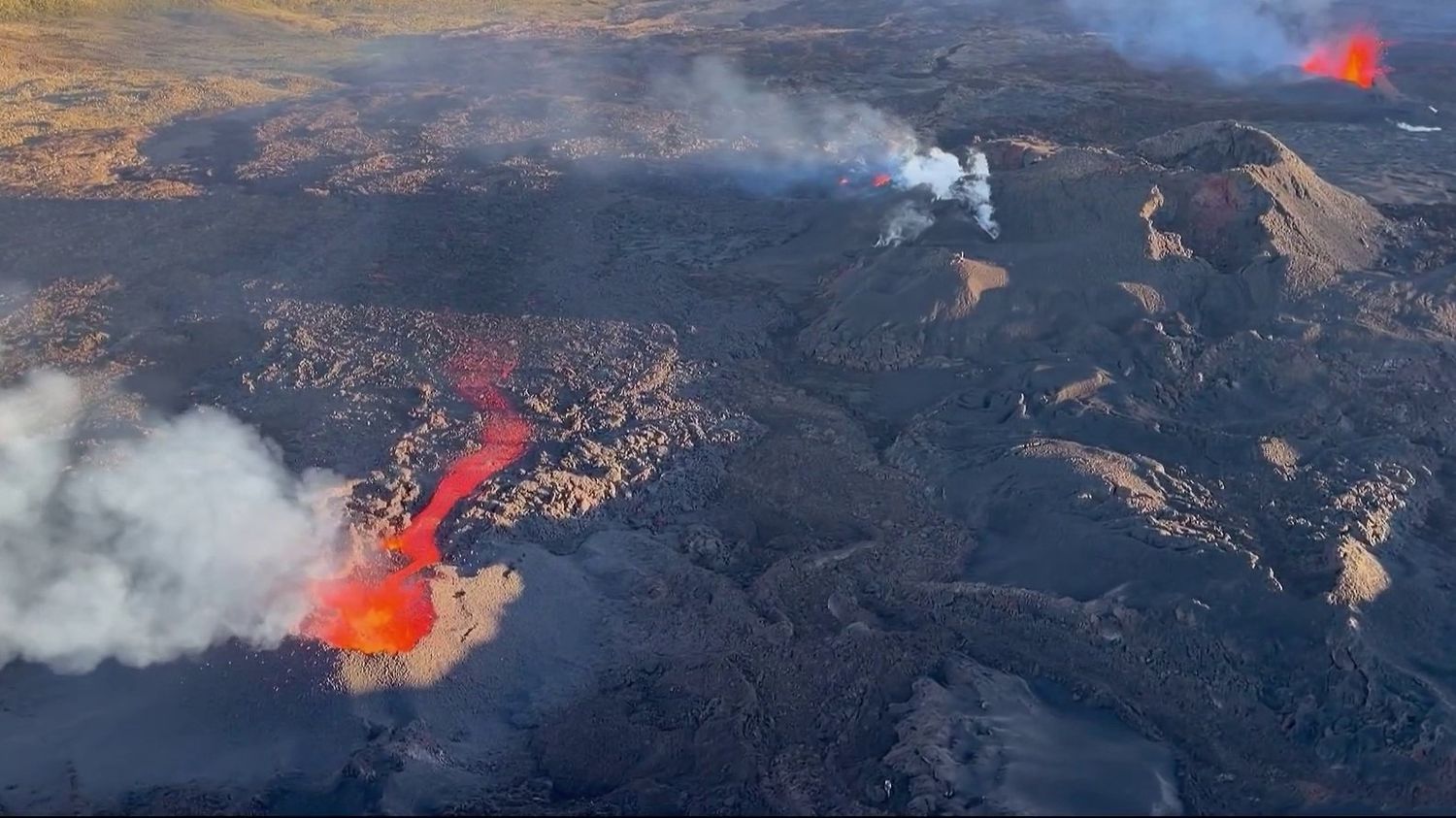 Piton de la Fournaise : première éruption enregistrée en 2026