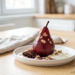 Poires au vin : un dessert d'hiver réconfortant à découvrir - Cuisine Saine