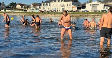 Baignade glacée à Montrichard : la « Trempette du ragondin » attire les foules malgré l’eau à 5°C et l’absence de surveillance "Je me suis déjà baignée dans la Baltique à 12°, mais là, c'est 5° !" : un bain glacé dans le Cher pour célébrer la nouvelle année