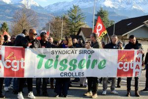 Sophie Binet s'est rendu sur le piquet de grève de Teisseire pour soutenir les 205 grévistes. © Maureen Dufournet - Place Gre'net