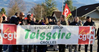 Sophie Binet s'est rendu sur le piquet de grève de Teisseire pour soutenir les 205 grévistes. © Maureen Dufournet - Place Gre'net