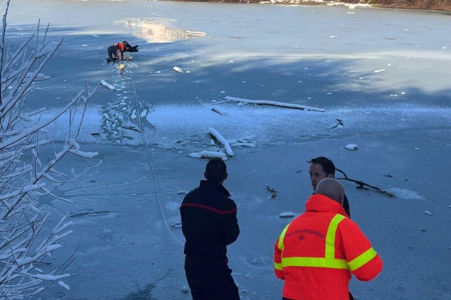 Neige et verglas : un adolescent de 13 ans secouru par les pompiers après être tombé dans un lac gelé