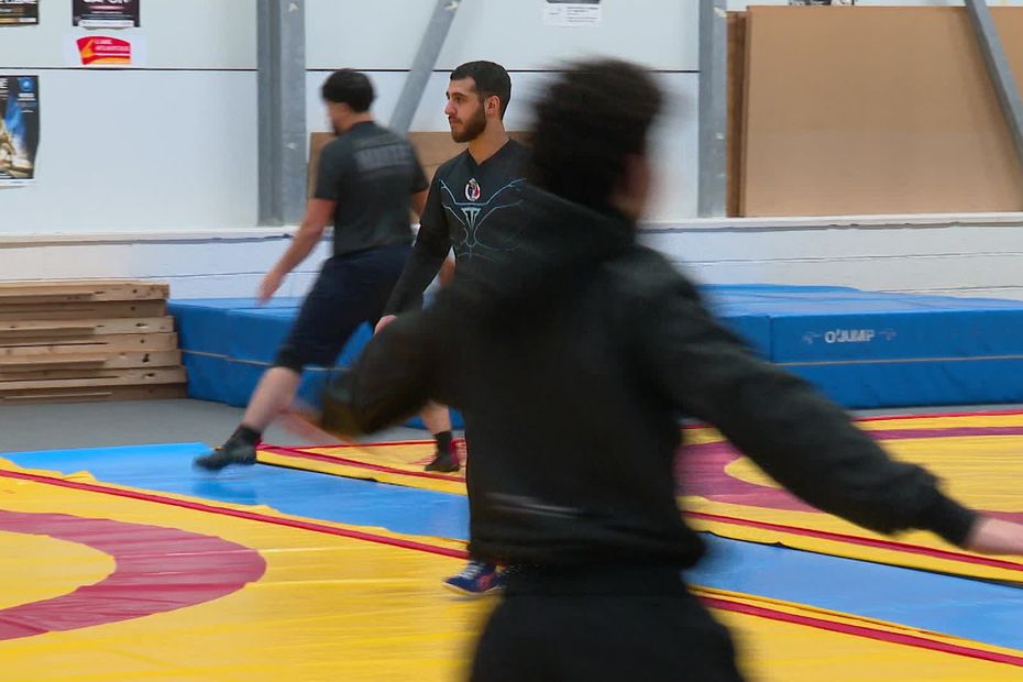 Tengiz Dalakishvili, entraîneur de lutte de 25 ans sous OQTF, attend toujours son titre de séjour