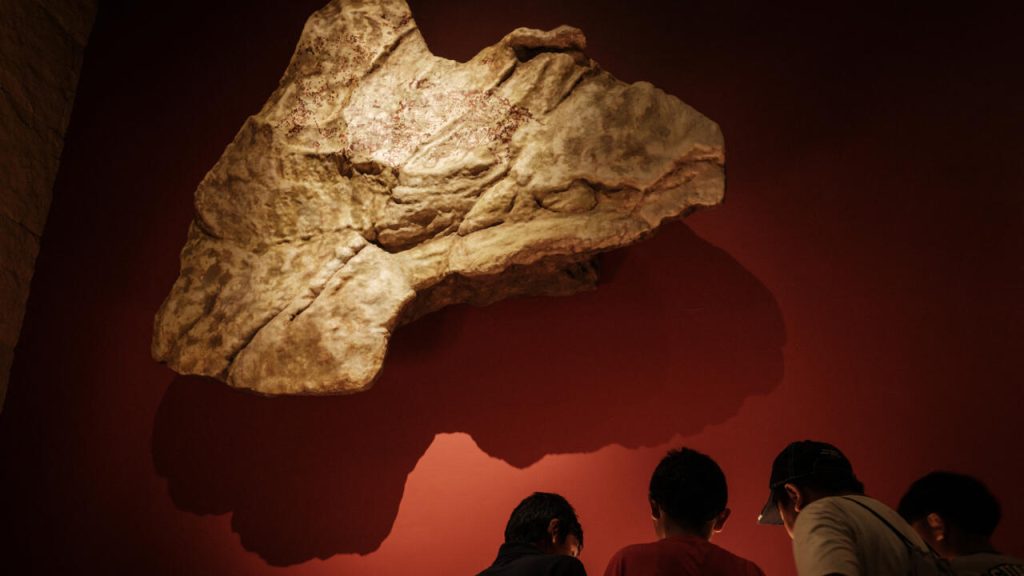 Indonésie : découverte de la plus ancienne peinture rupestre, un pas vers la science