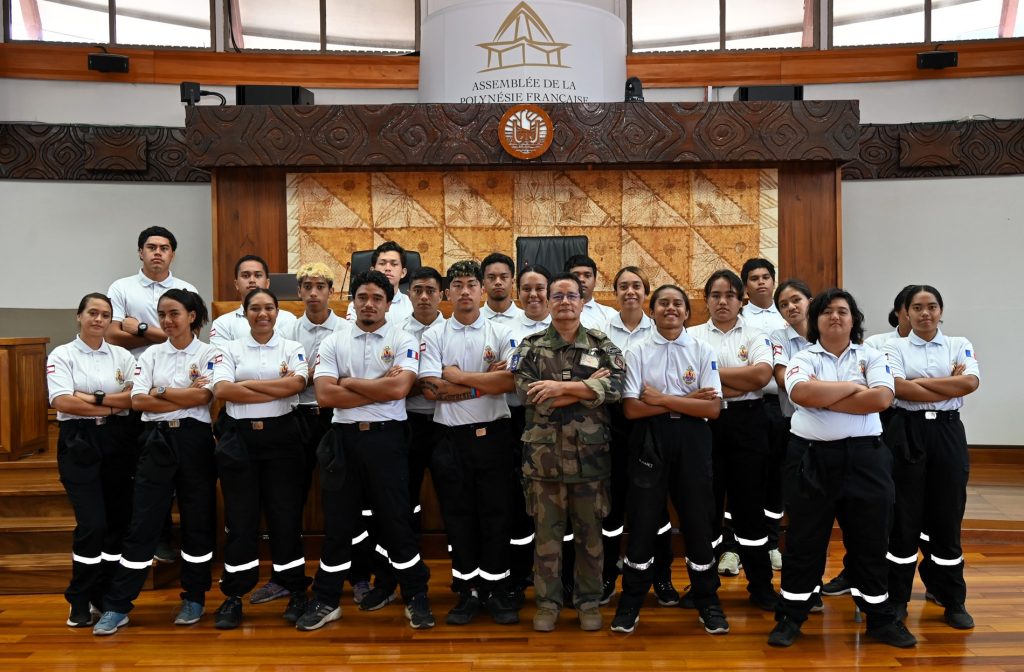 Trois groupes de cadets du RSMA en visite à l’Assemblée