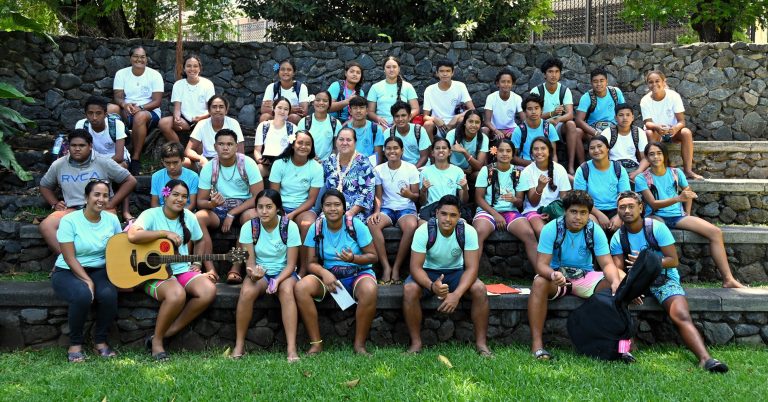 Visite guidée du collège de Makemo à l’Assemblée