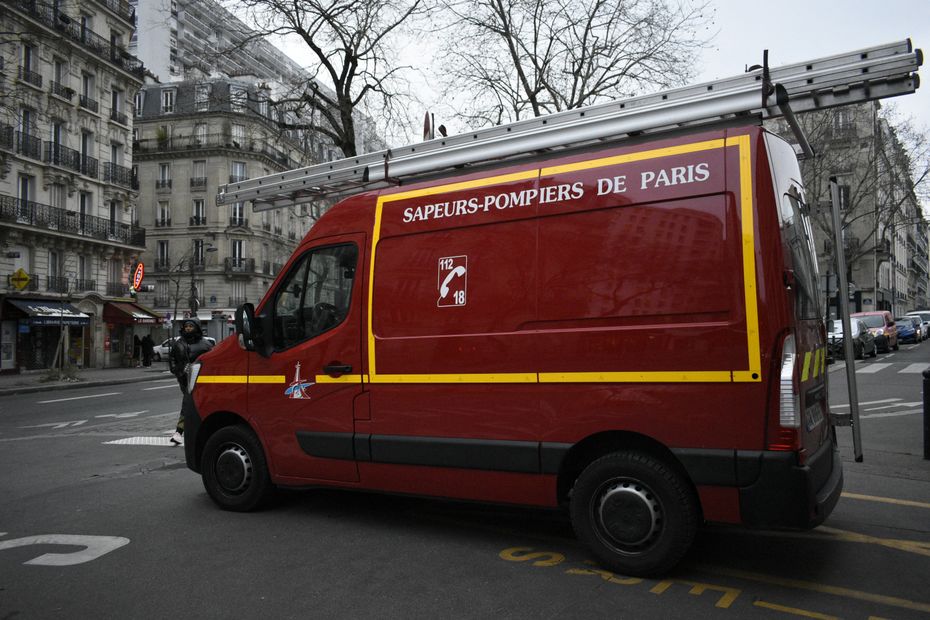 Un homme armé d'un couteau menace un chauffeur de bus, la police intervient par des tirs