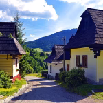 Le rôle de l'UNESCO dans le surtourisme d'un village européen