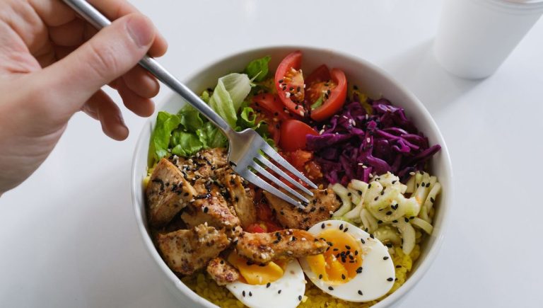 Microbiote : la sérotonine, hormone du bonheur, produite dans nos intestins