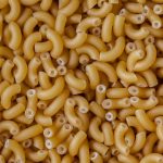 Origine du nom 'coquillettes' : explication de cette pâte populaire