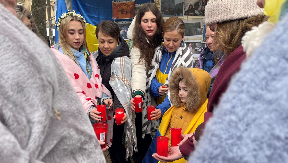 Limoges : Place d'Aine, des militantes illustrent la vie des Ukrainiens sans électricité