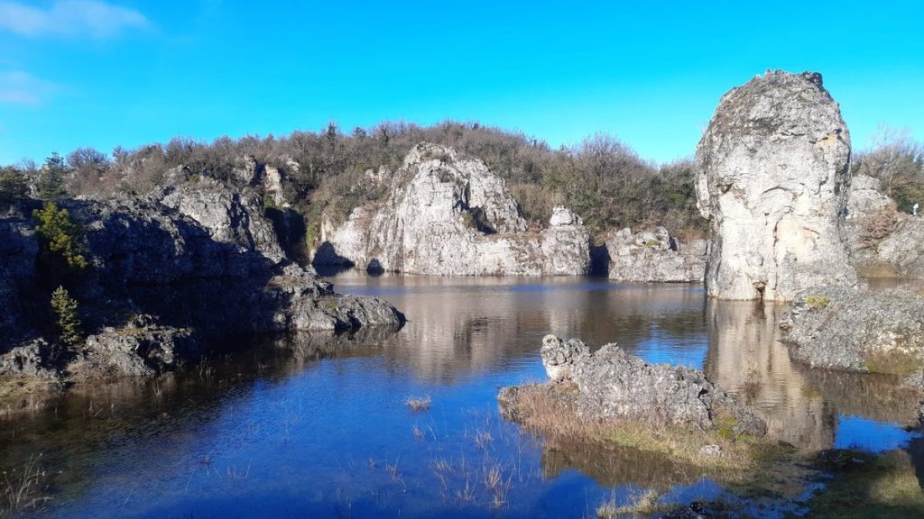 Lac éphémère, sources en crue, nappes pleines : le Sud-Aveyron soulagé après des années de sécheresse