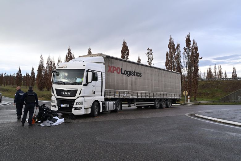 Le motard a été conduit en urgence absolue au centre hospitalier d’Auch.