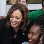 Midterms : Kamala Harris tente de motiver les jeunes démocrates malgré ses maladresses