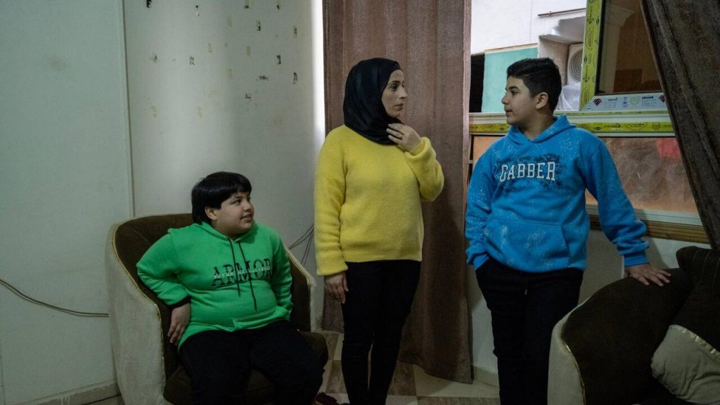 «Au Caire, l'attente des familles palestiniennes pour rentrer à Gaza et revoir leurs proches»