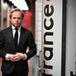 L’audiovisuel public en France sous attaque : comparaisons avec la situation en Suisse