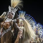 À Rio, une association lutte contre les 5 000 à 7 000 déguisements jetés chaque année après le carnaval