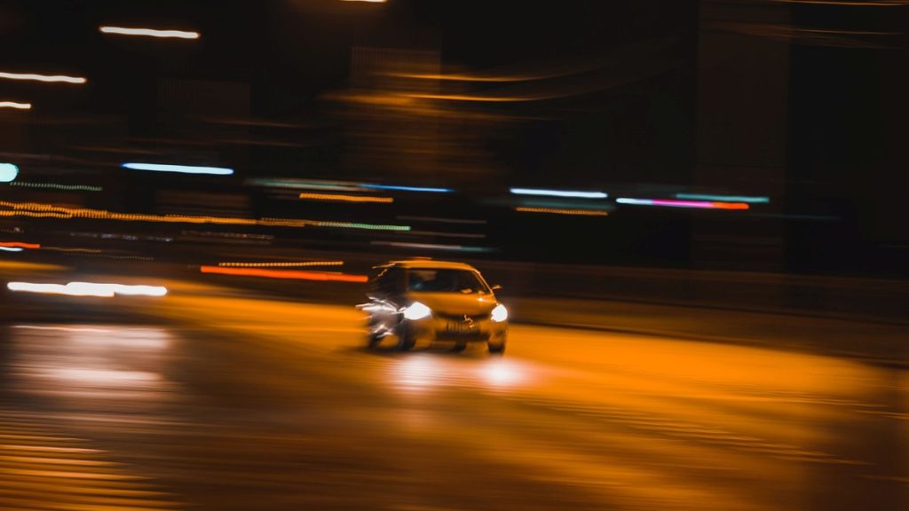 Un adolescent de 14 ans vole un bolide de 500 chevaux et atteint 250 km/h en virée nocturne.