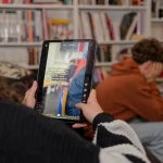 Enfants et écrans : un choix courant des parents face à l'ennui et au manque d'activités