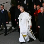 Léon XIV critique les milliards investis dans l'armement au détriment de la santé publique