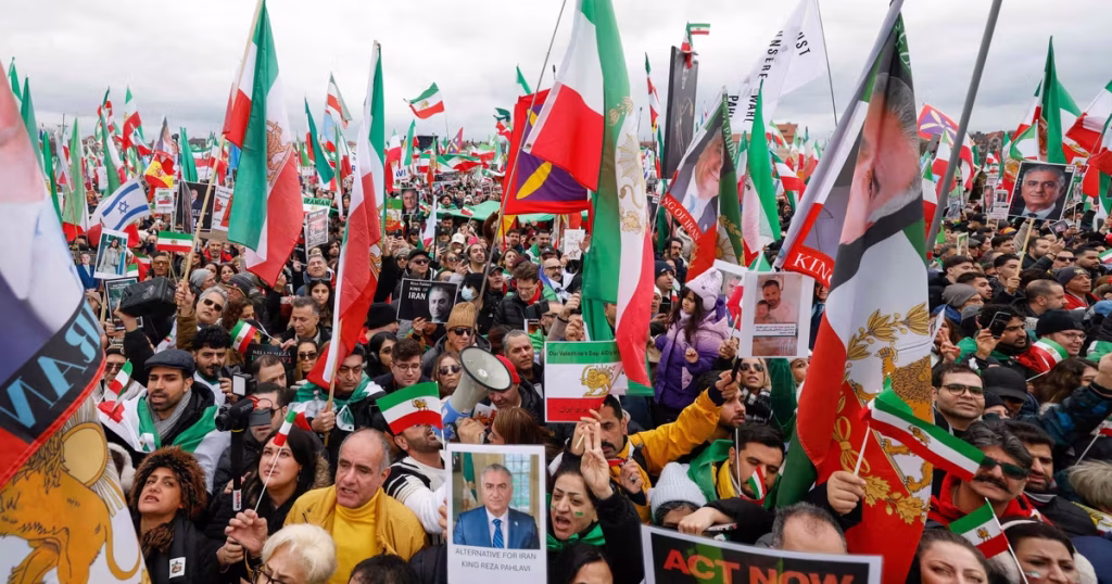 Iran : des centaines de milliers de manifestants dans le monde réclament un changement de régime