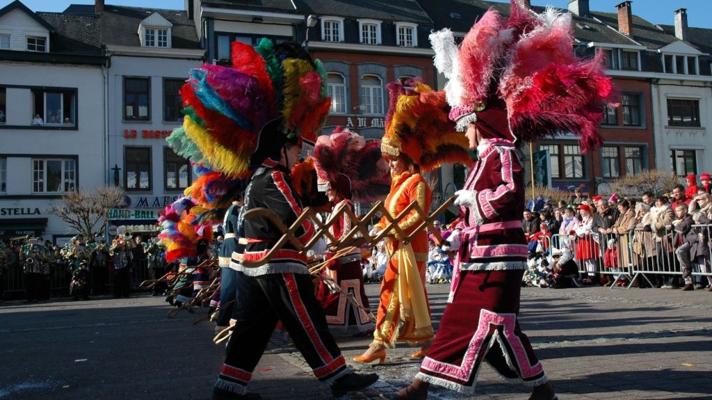 Le carnaval wallon de 500 ans où le public joue un rôle actif