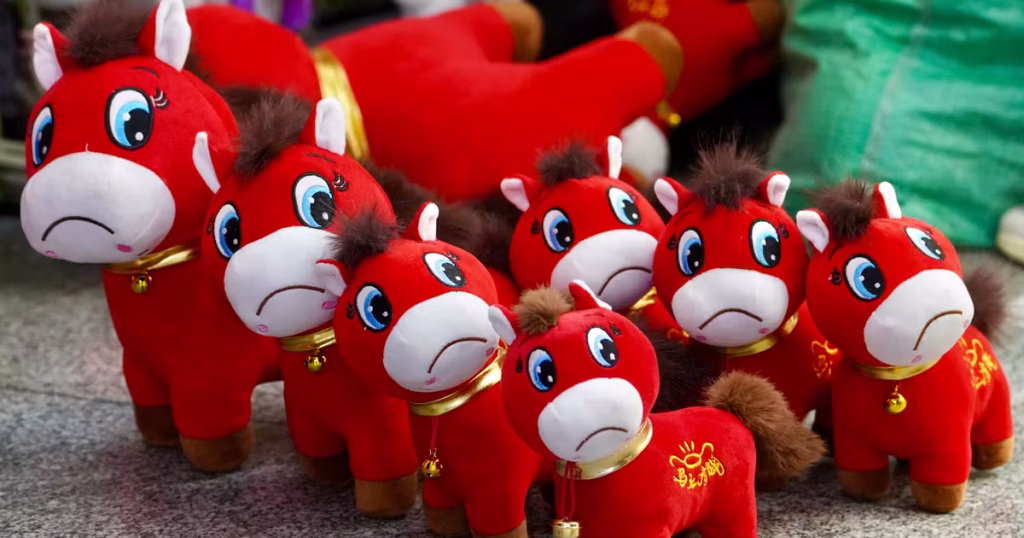 Un cheval en peluche triste, reflet du mal-être chez les jeunes en Chine