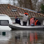À Saintes, inondée, la solidarité s'organise : « Sa maison est une île depuis une semaine »