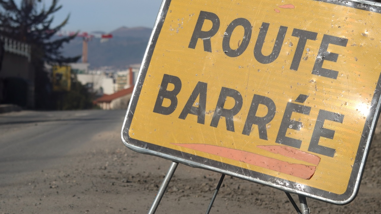 Brindas : RD311 perturbée jusqu'au 1er mai en raison d'un immeuble fragile, déviation active.