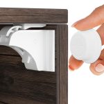 Hoffenbach Serrure Magnétique Invisible pour Sécurité Enfant – 20 Verrous & 4 Clés – Protection pour Placards, Portes & Tiroirs – Blocage Sans Perçage – Blanc