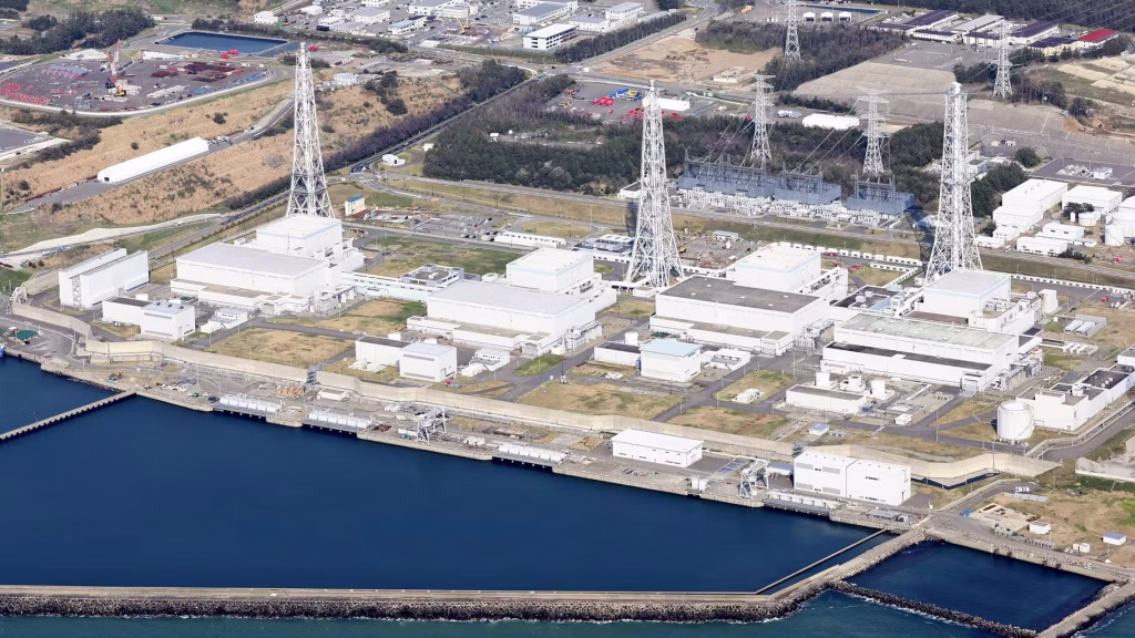Au Japon, la plus grande centrale nucléaire au monde redémarre 15 ans après Fukushima