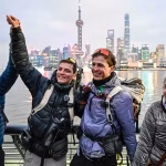 Deux Français marchent d'Annecy à Shanghai : un défi de 12 000 km réalisé