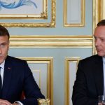 Emmanuel Macron et son conseiller diplomatique Emmanuel Bonne, le 17 avril 2025 à l'Elysée.