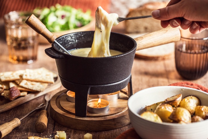 Recette de fondue savoyarde maison avec Comté, Beaufort et Emmental - chefNini