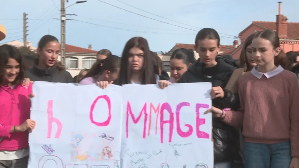 « Elle avait toujours le sourire » : marche blanche dans l'Hexagone après le suicide de la jeune Tehina