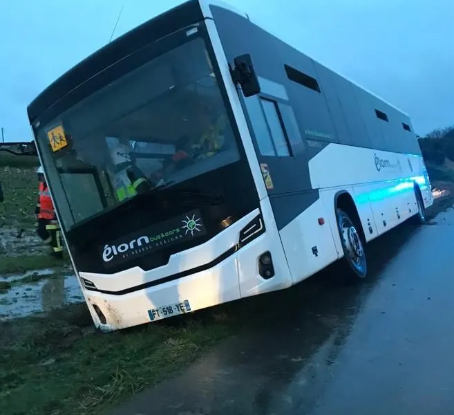 Accident de car scolaire en Bretagne : 53 élèves à bord, trois blessés légers