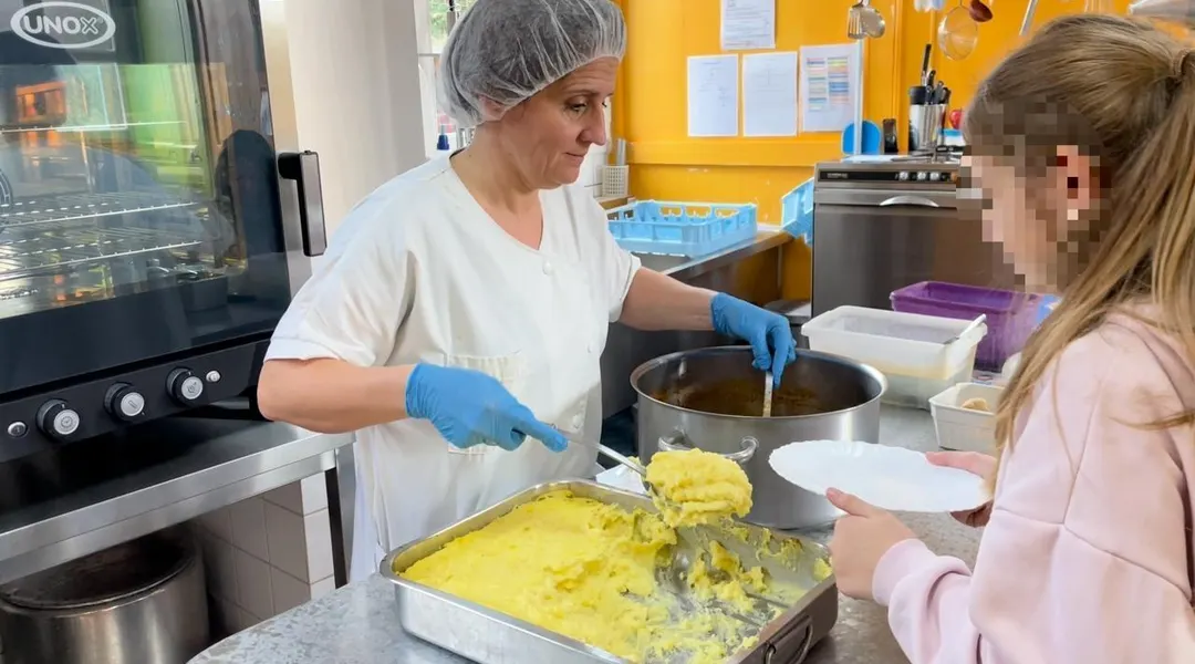 « Il faut une vraie volonté politique : les enfants d'un village mangent bio et local »