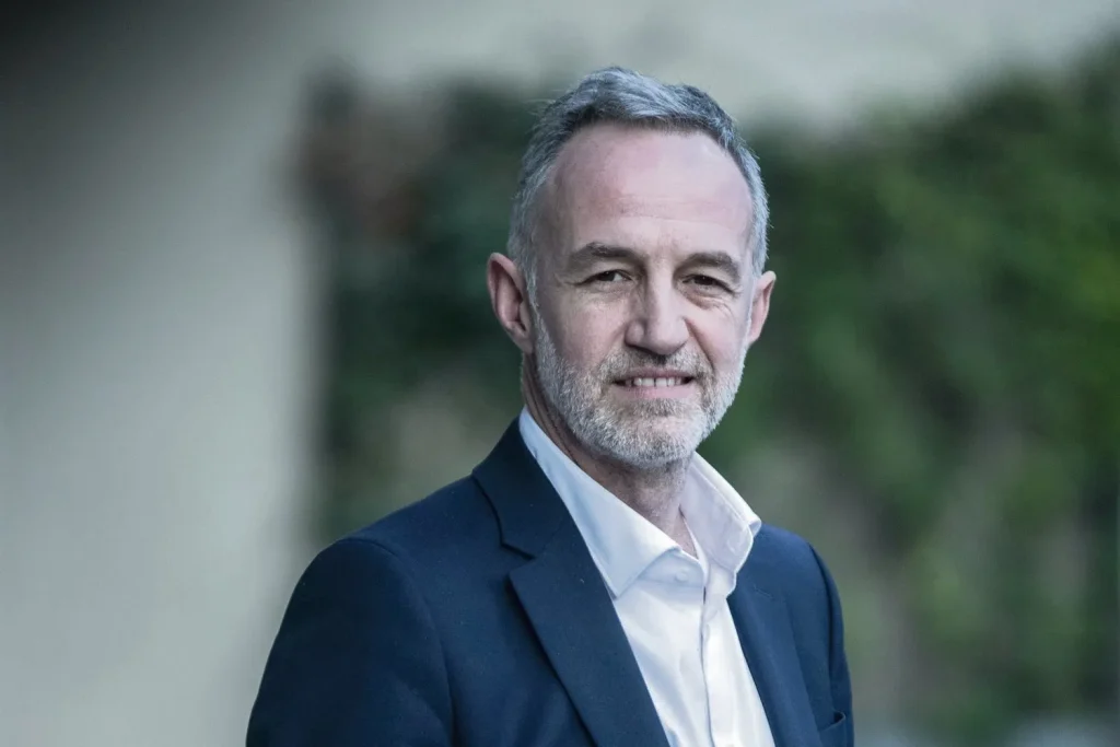 Municipales 2026 à Paris : Emmanuel Grégoire veut « mener une guerre totale contre les meublés touristiques » - L'Humanité