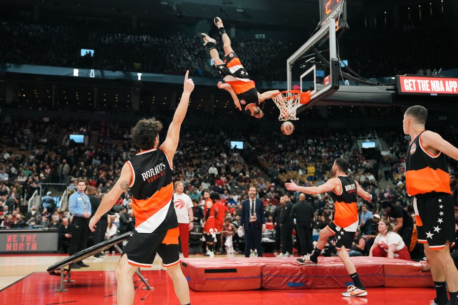 Les Barjots Dunkers préparent une tournée NBA aux États-Unis, un défi ambitieux.