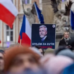 République tchèque : manifestations massives révèlent tensions entre pro-européens et extrême droite