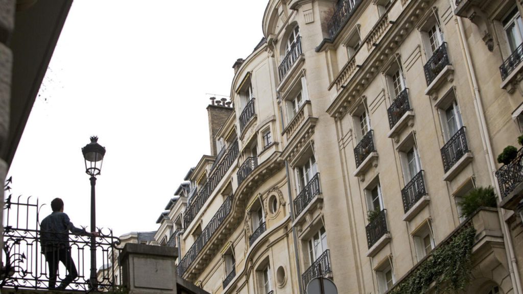 Logement : 590 000 Français hébergés par des proches dans un marché saturé