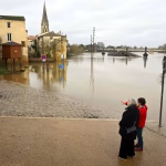 Crues : légère amélioration dans l'ouest de la France, trois départements en vigilance rouge jusqu'à mardi