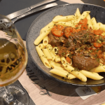 Un restaurant propose un menu "anti-inflation" avec des plats à moins de 10 euros.