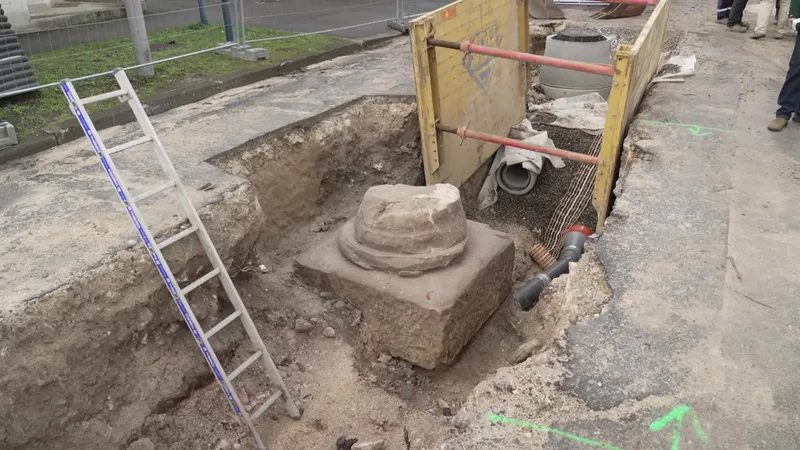 La colonne découverte en janvier 2026 à Soissons est d'ordre dorique.